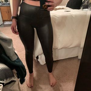 Black faux leather leggings (spanx dupes)